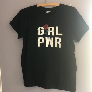 Tshirt - Jätteskönt material🖤 storlek L men sitter som M