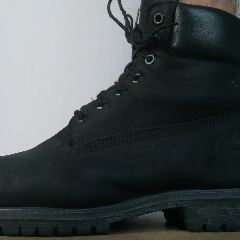 Black Timberland 6Inch premium boot black. Good condition. I can send more photos. Size 8,5 w - EUR 42,5. I prefer personal delivery in Stockholm. Skor.