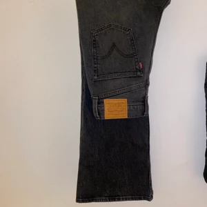 Levi’s Jeans flare  - Säljer dessa superfina Levi’s jeans i modellen ”ribcage flare” knappt använda eftersom det inte är min stil längre! Stolek 28 