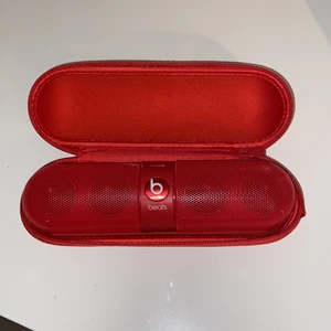 Hörlurar - Ett par beats högtalare jätte bra skick har med skyddet också och fungerar helt utan problem.         NI STÅR FÖR FRAKTEN 