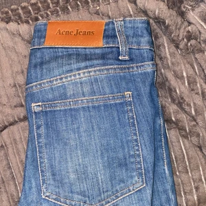 Acne jeans  - Snygga acne jeans som tyvärr inte passar mig. Storlek 26/34