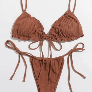 Söt bikini set - Den här bikinin är urgullig men tyvärr så sitter den konstigt på min kropp. Den är helt oanvänd, endast testad.