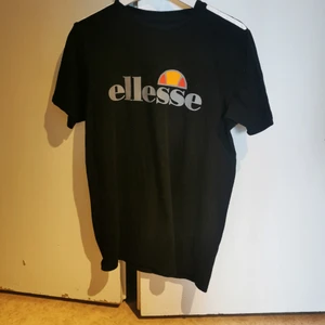 Ellesse T-shirt herr M - Ellesse T shirt använd en gång. Storlek M herr