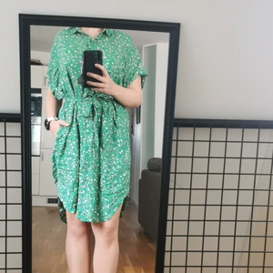 Klänning från Monki, oanvänd  - Oanvänd klänning från Monki, storlek M, perfekt till våren eller sommaren