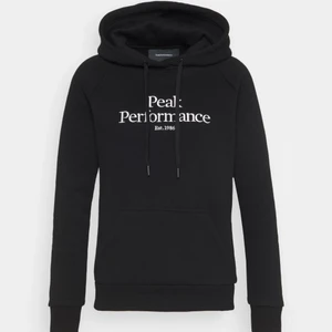 Peak performance tröja - Svart hoodie i bra skick, inga skador på tröjan                              Bilder på plagget på kan skickas 