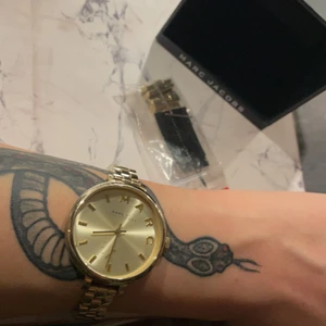 Marc jakobs klocka  - Marc jakobs dam klocka , kvitto finns ,funkar jättebra 🌻