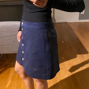 Kjol  - Snyggt kjol märke divided, aldrig använd. Frakten ingår inte i priset. 