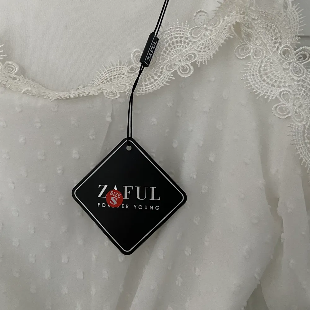 Säljer denna super fina jumpsuit från Zaful. Har aldrig använt den och den har fortfarande prislappen kvar. Säljer den för 110 kronor plus frakt. . Övrigt.