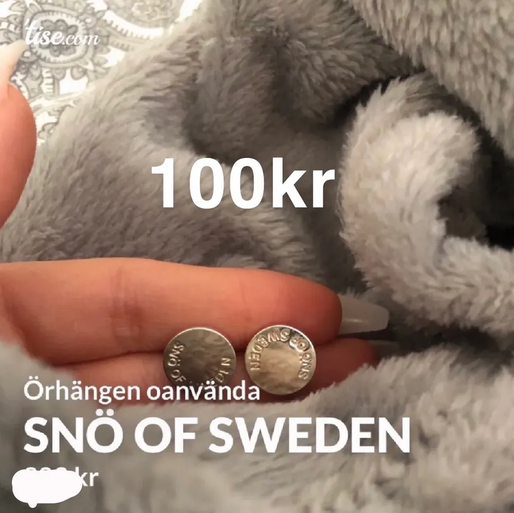 Snö of Sweden örhängen i silver. Sparsamt använda, fint skick. Men dom kommer tyvärr inte till användning. Frakt står köparen för! Passa på nu mot sommaren😍🥰. Accessoarer.