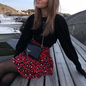 Röd leopardkjol - Säljer denna kjol. Super fint sick