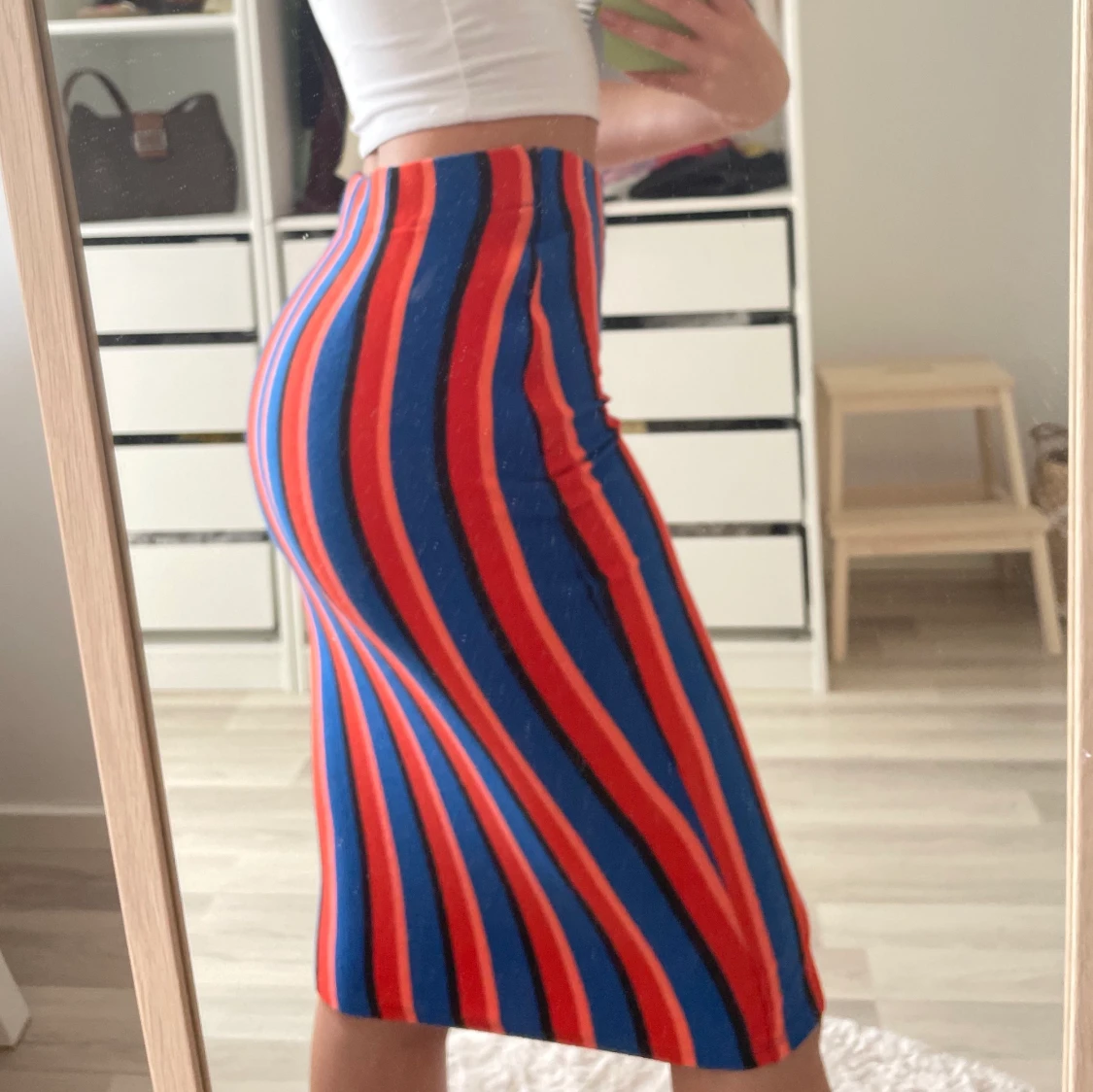 Randig medellängds kjol - 90