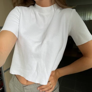 Toppar - Toppar ifrån zara, båda i storlek xs, köp en för 70kr eller båda för 120kr💕☺️