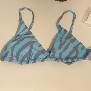 Helt ny bikin topp  - En superfin bikini topp från shein som jag fick hem idag, den var tyvärr för liten och säljs derför, den är i storlek S💗 frakt betalas av köpare! Helt oanvänd, endast testad!!