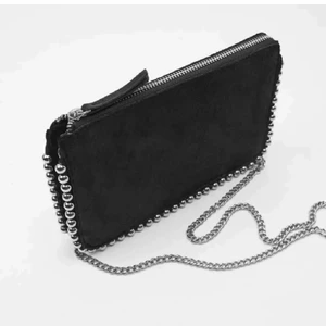 Väska från Zara - En fin svart väska från Zara! Säljer den då jag har en annan som jag använder mer! 