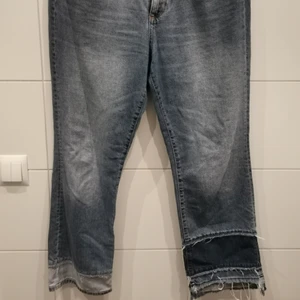 Jeans med högmidja  - Jeans med högmidja från H&M i storlek 33. Bra skick 🥰 Gratis frakt 💕