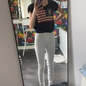 Vita jeans storlek Xs/32 - Super fina jeans ,använda 1 gång ny skick