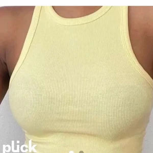 Gult linne - Gult fint sommarlinne, passar perfekt till både kjol och jeans!💛💛hör av er om det är några frågor, obs:aldrig använd lappen finns kvar