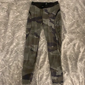 Better Bodies träningstights - Snygga träningstights från märket better bodies som jag växt ur i storlek. Jättesköna.