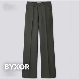 Kostymbyxor med hög midja  - Helt nya kostymbyxor med hög midja som tyvärr var för stora för mig. Midja 26 / längd 66 cm. Endast testade. Köparen står för frakten 🌸