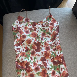 Summer long and tight dress - Completely new dress that I never wore. Light material, typical for the beach. Long over the knees with cut on one side. 