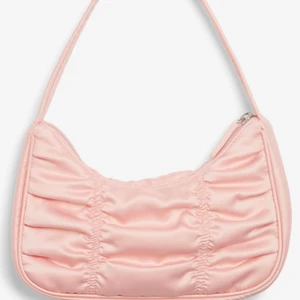 Rosa väska  - En jättesöt rosa handväska, aldrig använd då jag ej haft tillfälle 🌸💓