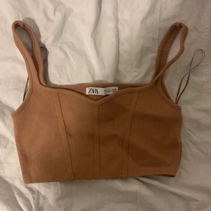 Zara topp och jeans kjol - Zara topp i storlek S och jeans kjol i storlek M men passar S också säljer båda tillsammans för 100.