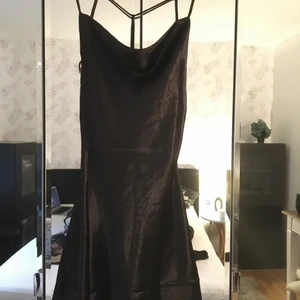 Satin dress Gina Tricot - Ny klänning Gina Tricot i sidenmaterial 