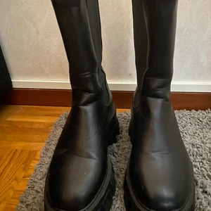 Skor  - Säljer ett par boots 