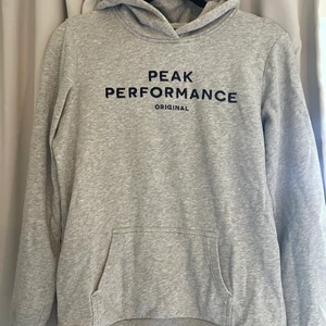 Hoodie - Säljer nu min peak performance hoodie då den aldrig kommer till användning tyvärr