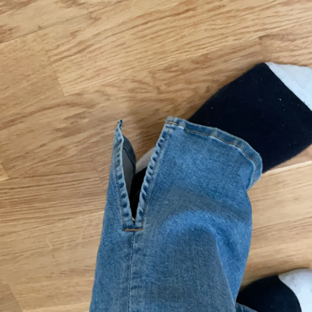 Jätte fina Gina jeans som tyvärr har blivit försmå på mig storlek:xs ❤️. Jeans & Byxor.