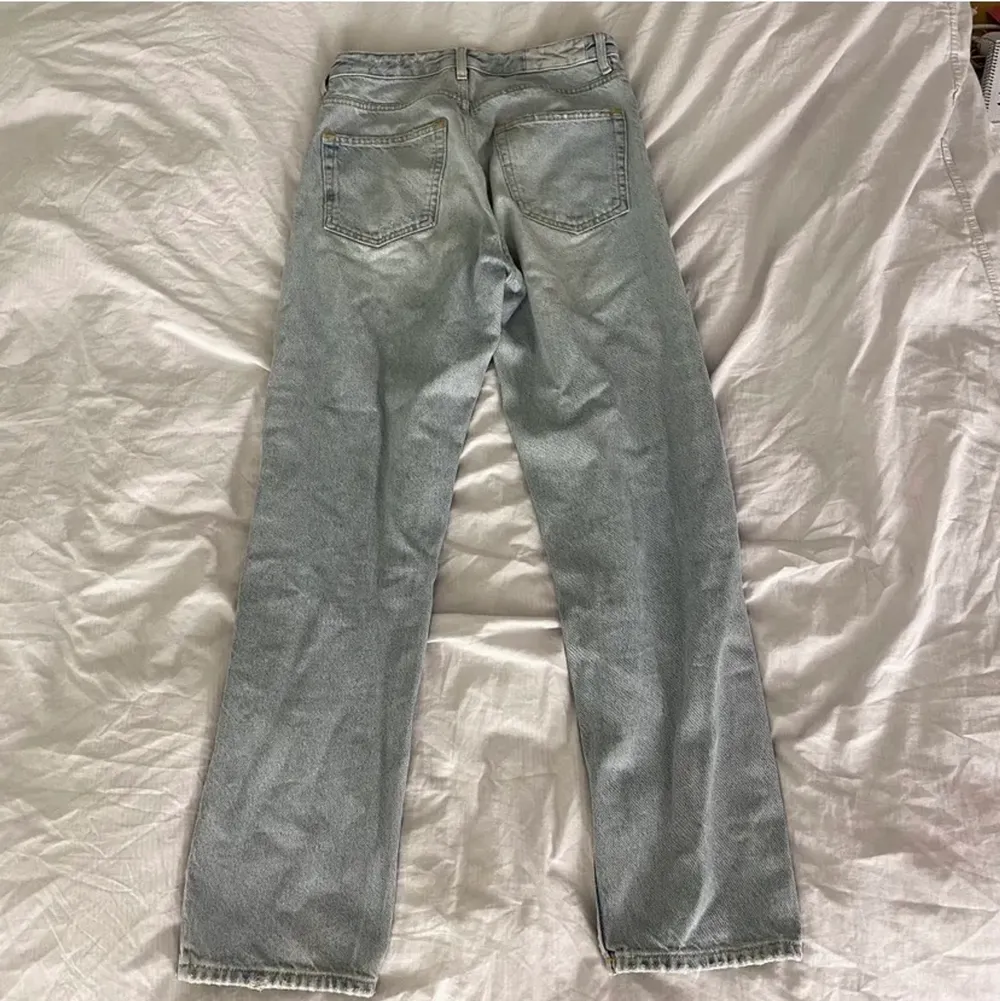 Jätte snygga! KARVE jeans, fina! Storlek xs men skulle säga att de passar även s/m beroende på önskad passform. . Jeans & Byxor.
