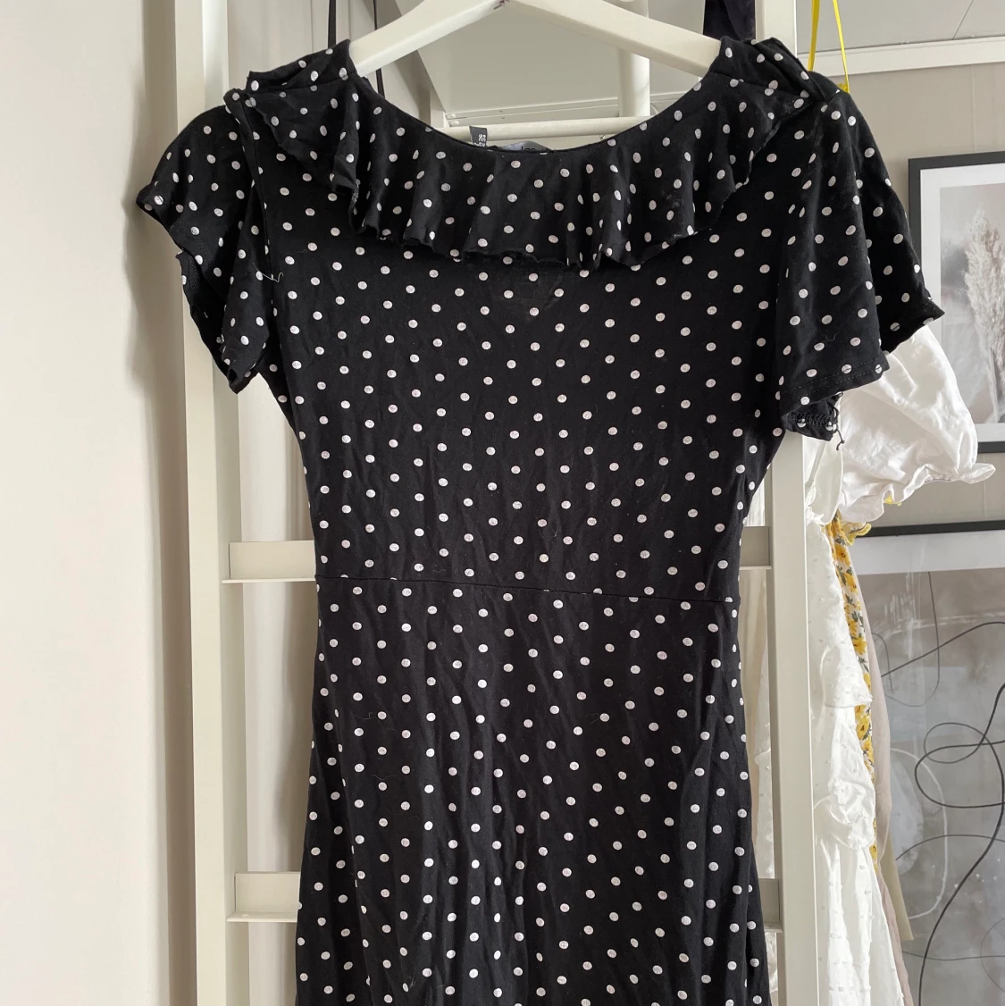 Lätt, prickig klänning  - 90