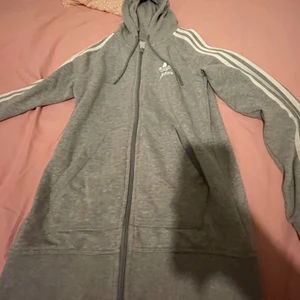 adidas kofta stlk 34 - använd några gånger men är i bra skick