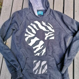 Sweet skbts hoodie - En sweet skbts hoodie som jag haft ett tag nu, söker nytt hem då den inte kommit till användning lika mycket längre