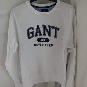 En oanvänd Gant sweatshirt i storlek M. Ny pris:900kr