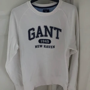 Gant sweatshirt - En oanvänd Gant sweatshirt i storlek M. Ny pris:900kr