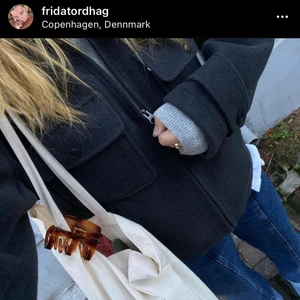 Uniqlo vinterjacka storlek XS - En fin och varm vinterjacka från Uniqlo. Säljer pga att jag ej får användning för den. I storlek XS och utan några defekter. Nypris 1200 kr. Frakt ingår alltid 📦🖤