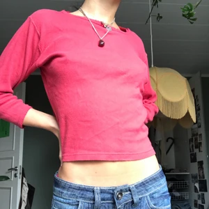 Rosa tröja  - Färgen framkommer bäst på bild två! Jag på bilden har xs 😋