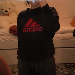 Adidas crewneck - Vintage Adidas sweatshirt / crewneck, super skön men använder den knappast