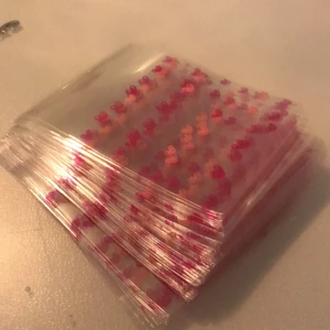 Smycken - Här har ni cellofanpåsar-plastpåsar. Man kan inte köpa mer än 7st var 😀 Det kostar 1kr st 📿💍