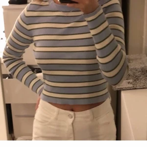 Zara randig tröja  - Säljer min randiga tröja från zara i storlek M som passar xs-s!