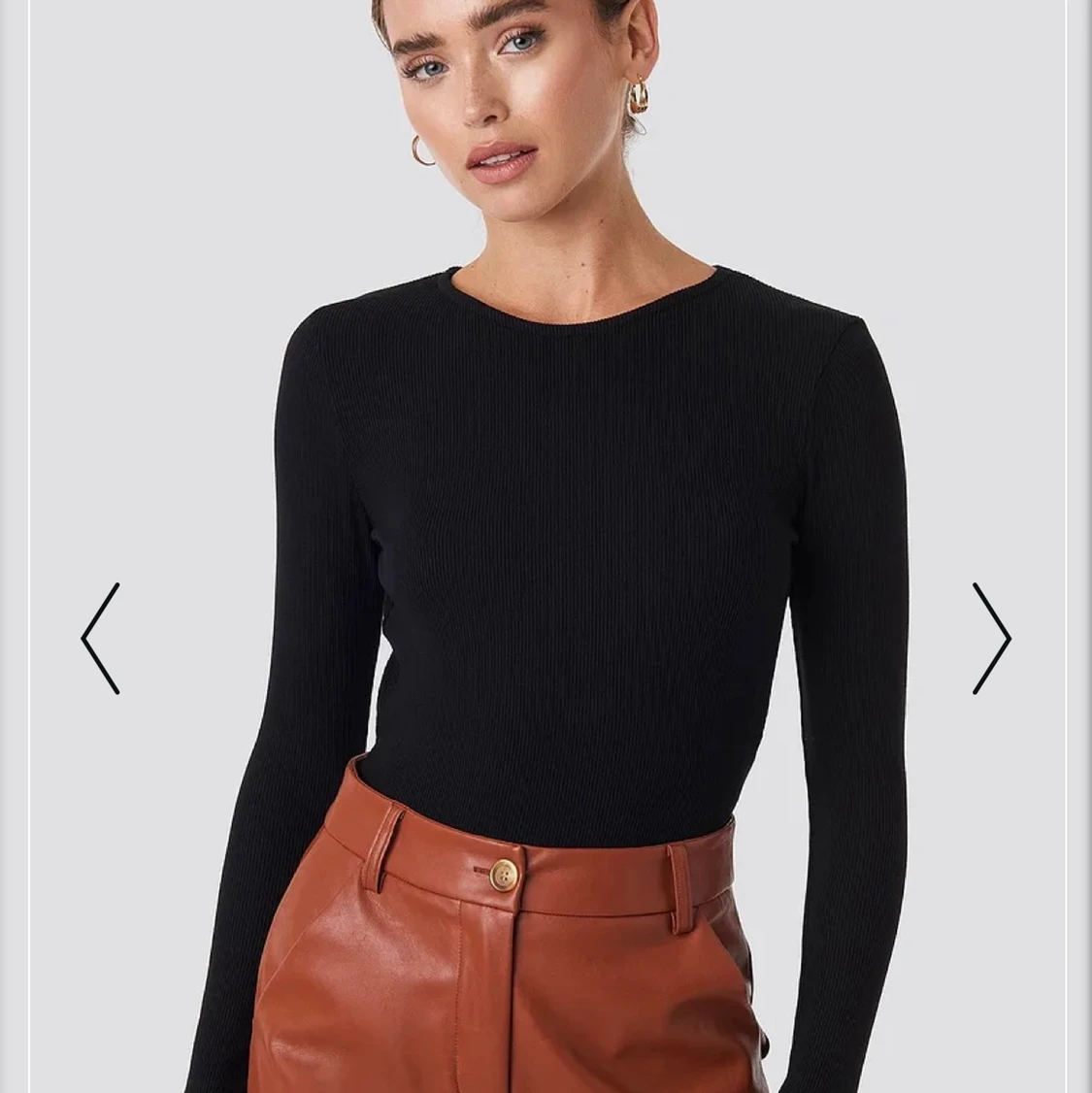 Svart ribbad body  - 90