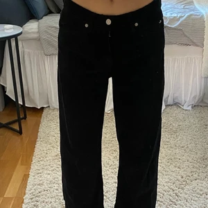 Manchesterbyxor  - Jättefina manchesterbyxor i stl 27/32, säljer då jag inte använder dom. 200+frakt💞