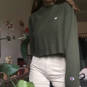 Champion tröja! - Mossgrön champion tjocktröja! Använd fåtal gånger. Nypris: 699kr