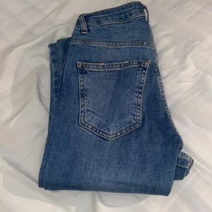 Bootcut jeans  - Bootcut jeans från Gina Tricot i storlek XS. Köpta för flera år sedan men sparsamt använda. Säljer då de är försmå och inte kommer till användning längre💗 skriv vid intresse 
