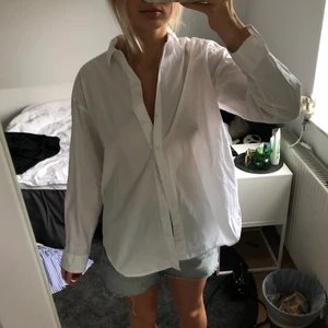 Vit oversized skjorta HM - Vit oversized skjorta från HM!!