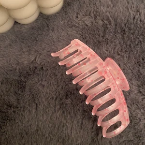 Hårklämmor - Hårklämmorna finns i flera olika färger❤️🧡💛💚💙💜