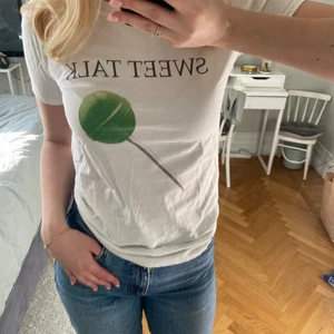 SWEET TALK T-SHIRT - Superfin t-shirt från NLY trend💚 Bra skick men liten i storleken!