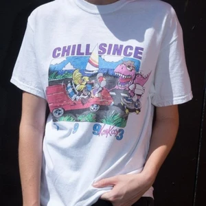 Brandy Melville t-shirt - En super fin t-shirt från brandy perfekt till sommaren 🥰 köparen står för frakt, skriv för fler bilder ❤️