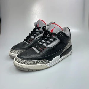 Jordan 3 black cement  - Bra skick, inga skador bara vanligt use. Har en repbox som medföljer 